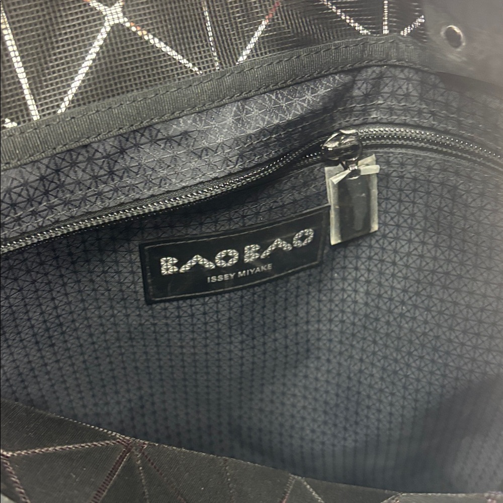 ISSEY MIYAKI BAO BAO "PRISM" AMETHYST PATENT TRIANGLES TOTE BAG - Picture 9 of 10